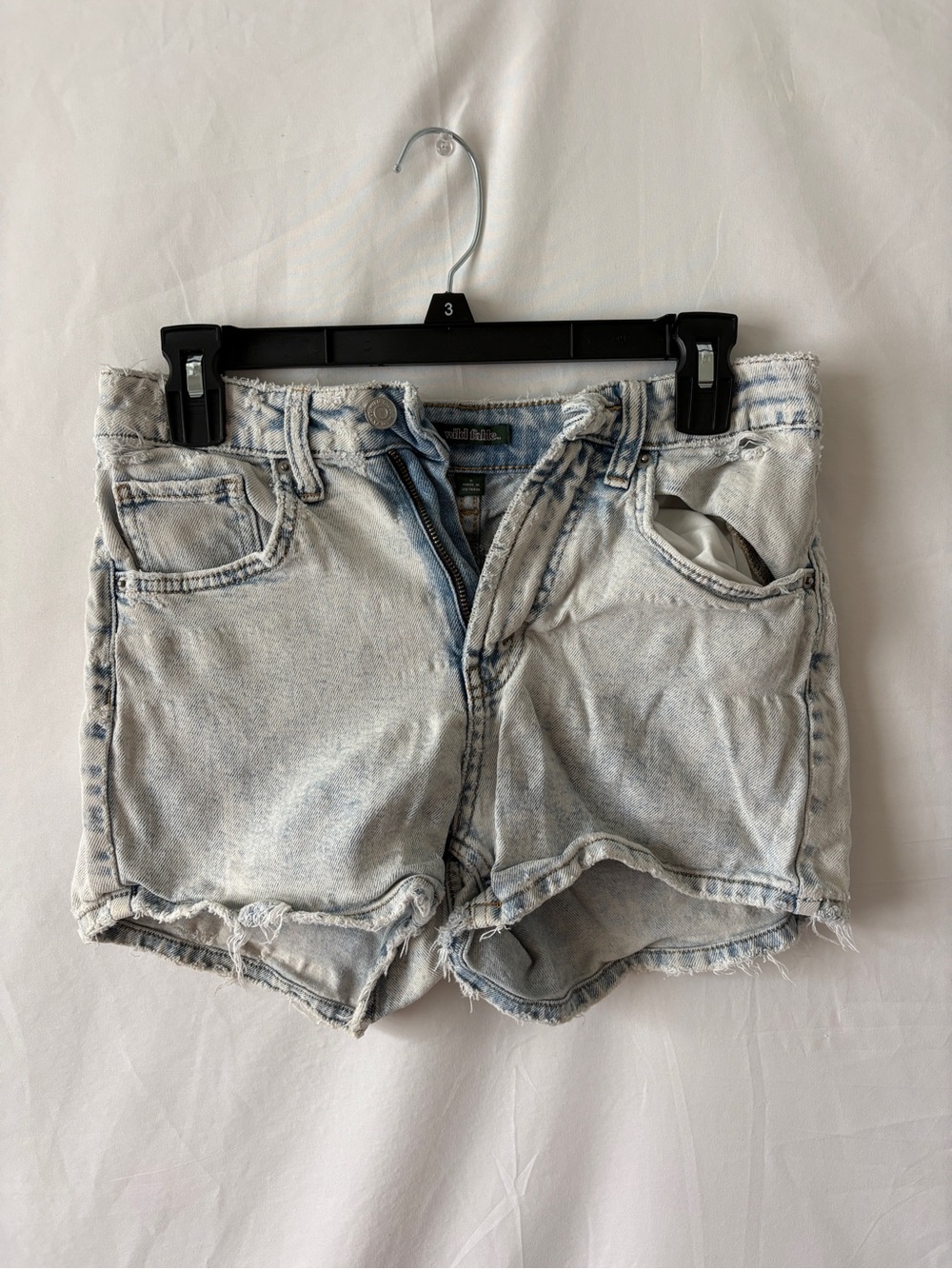 wild fable light blue acid wash distressed denim shorts